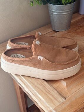 Hey Dude Austin Lift Classic Slip-On in Tan